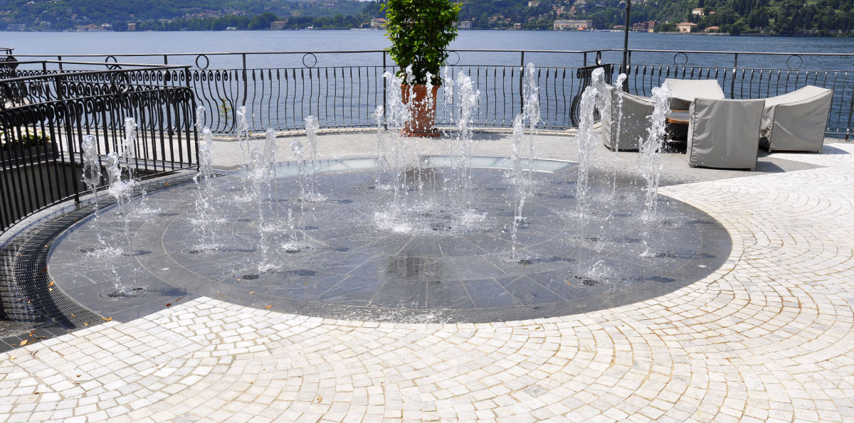 Fontana sul lago di Como